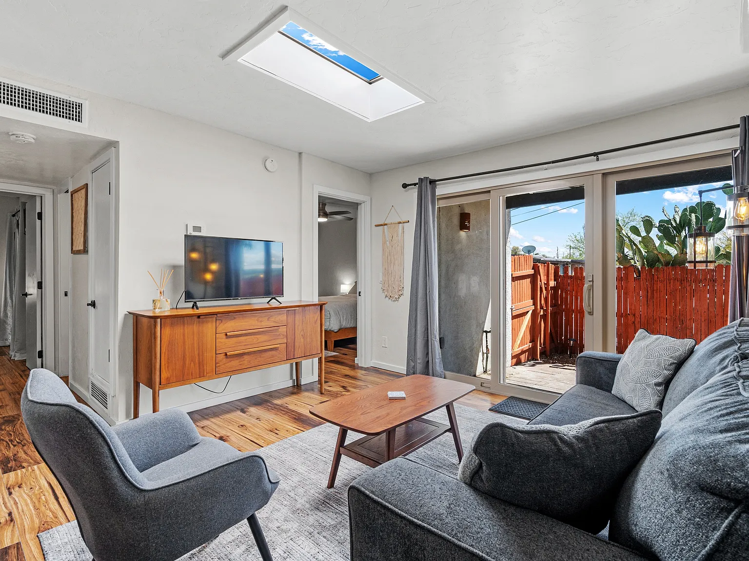 2129 N Margaret Ave — Photo 4