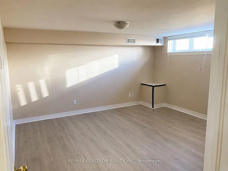 260 Axminster Dr #BASEMENT — Photo 1
