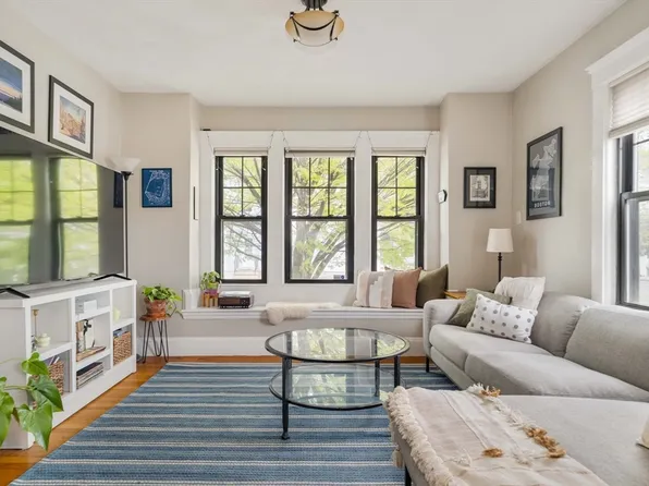 10 Washington Ave APT 1, Waltham, MA 02453