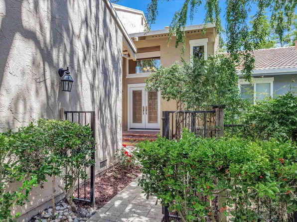 824 Country Club Dr, Moraga, CA 94556