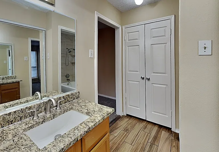 9600 Royal Ln #301 — Photo 15