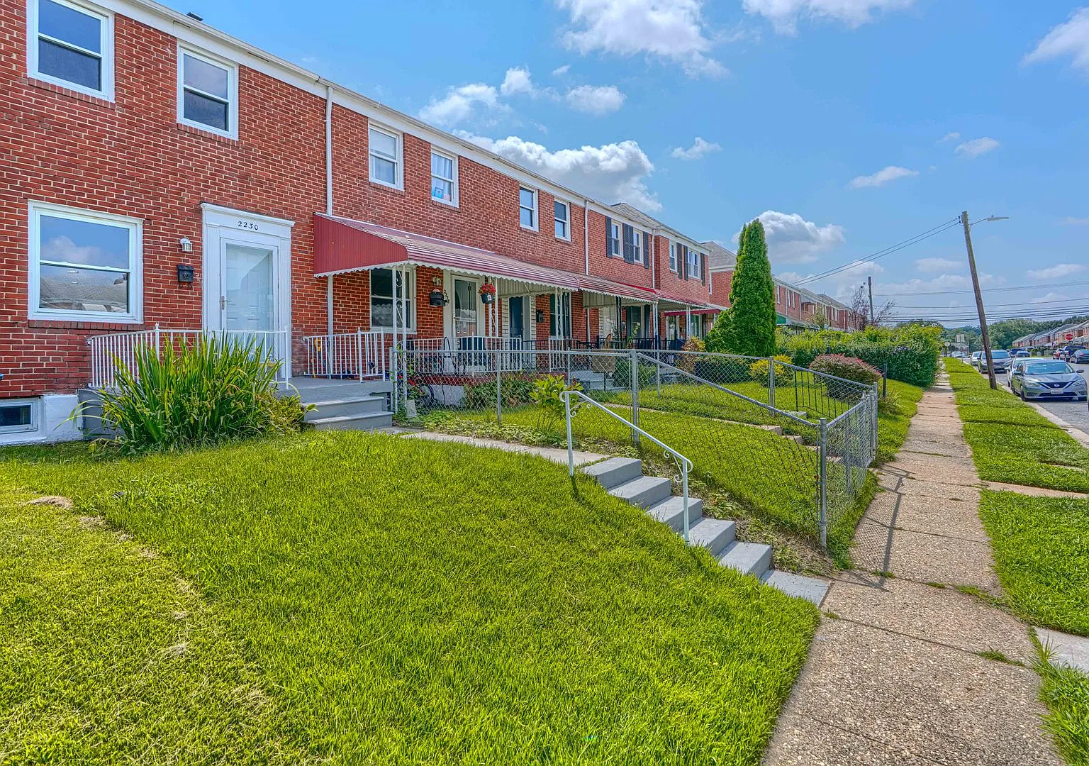 3 Bed 1 Bath Rowhome With Offstreet Parking And Outside Storage — Photo 2