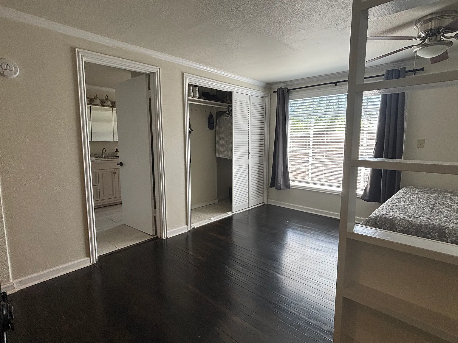 701 Monticello Dr — Photo 2