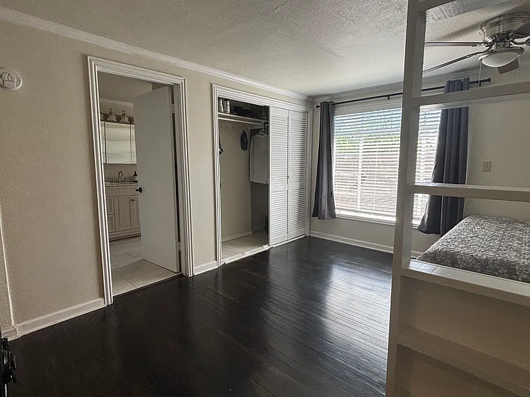701 Monticello Dr #201 — Photo 2
