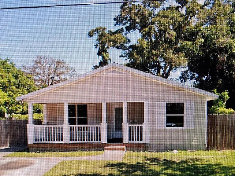3855 8th Ave S — Photo 1