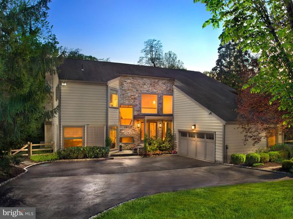 1136 Springmont Cir, Bryn Mawr, PA 19010