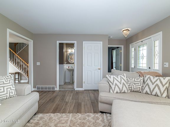 5th image of 15 Eagle Ln