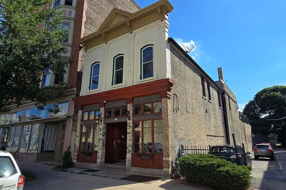 Great Walker's Point 2BR!