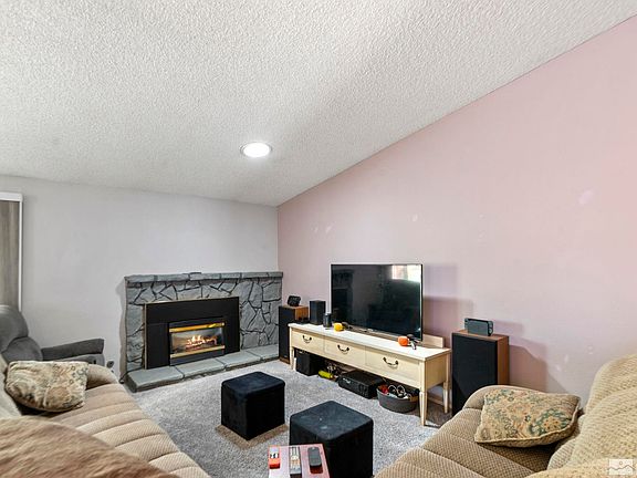 5th image of 1061 Glen Meadow Dr