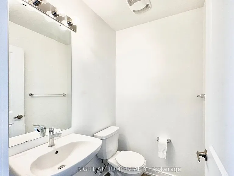 16 Blue Forest Cres — Photo 17