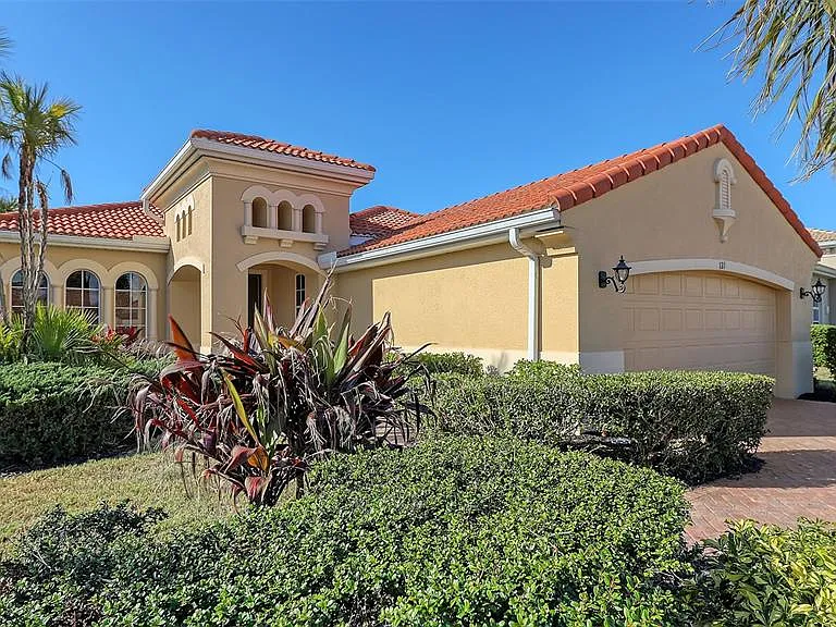 121 Savona Way — Photo 2