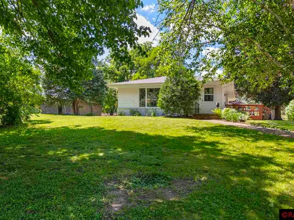 303 S 6th St, Henderson, MN 56044