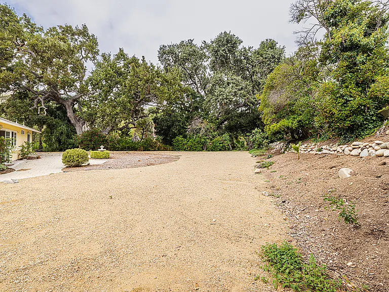 6068 Hackers Ln — Photo 25