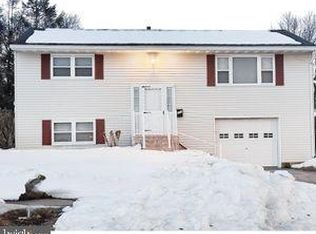 213 N Locust St, Lititz, PA 17543