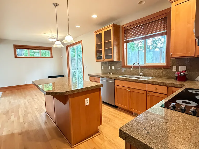 2520 Camas Ave NE — Photo 12