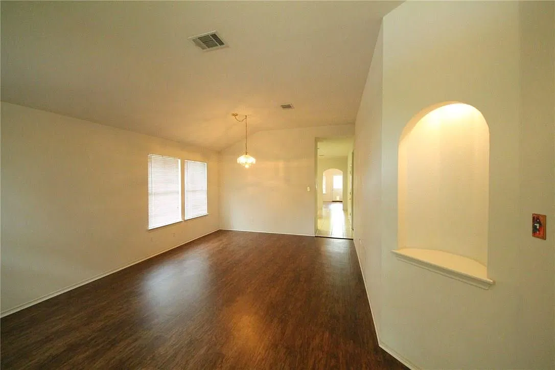 3 bed, 2.0 bath, 1657 sqft, $2,095 — Photo 4