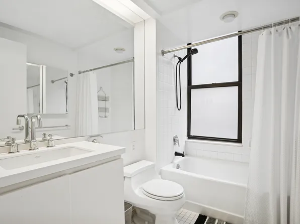 56 Pine Street image 6 of 12