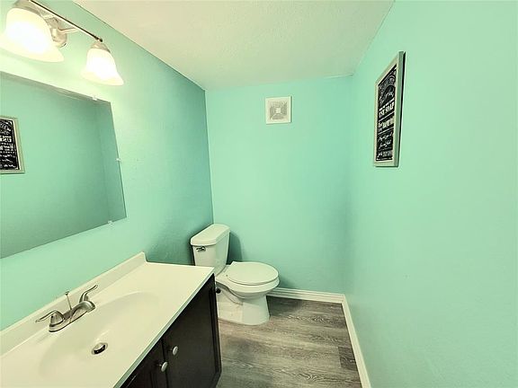 5th image of 925 Sealy St #12