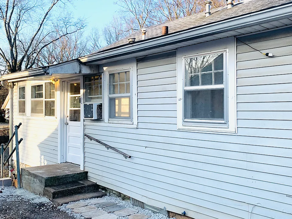 217 Glen Lily Rd #1