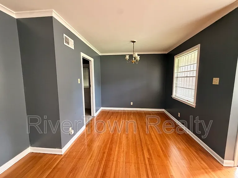 1517 Baxter Ave — Photo 5