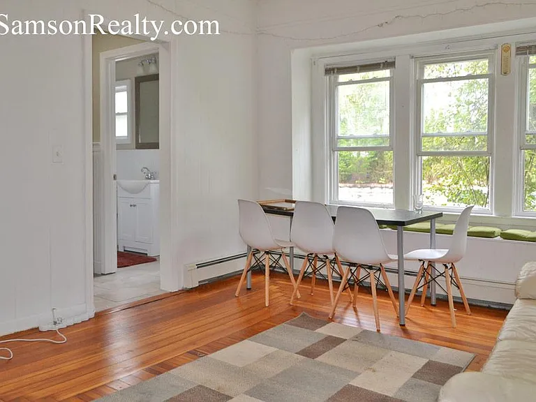 129 Benevolent St — Photo 3