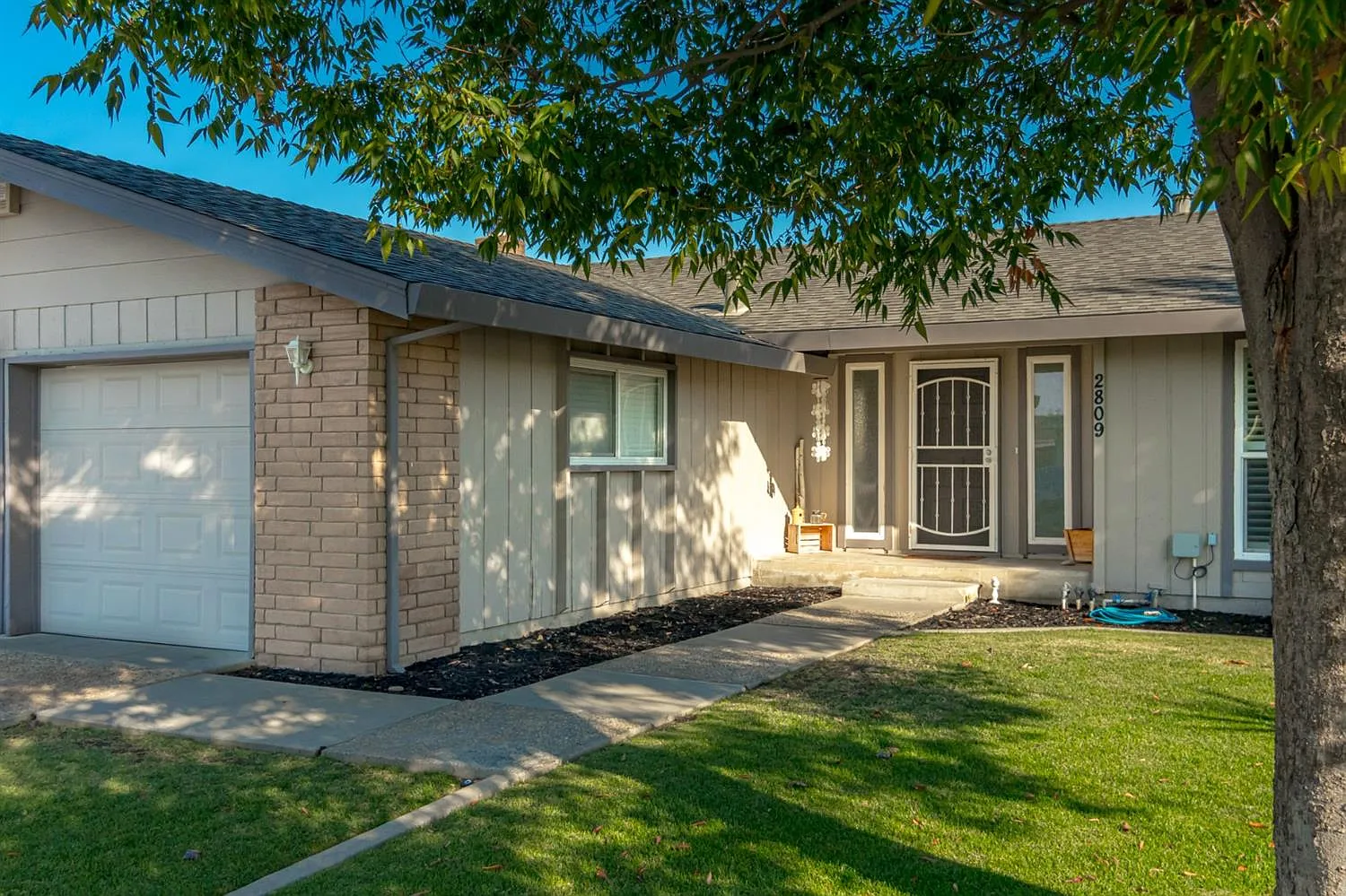 2809 Bluebird Dr photo 1