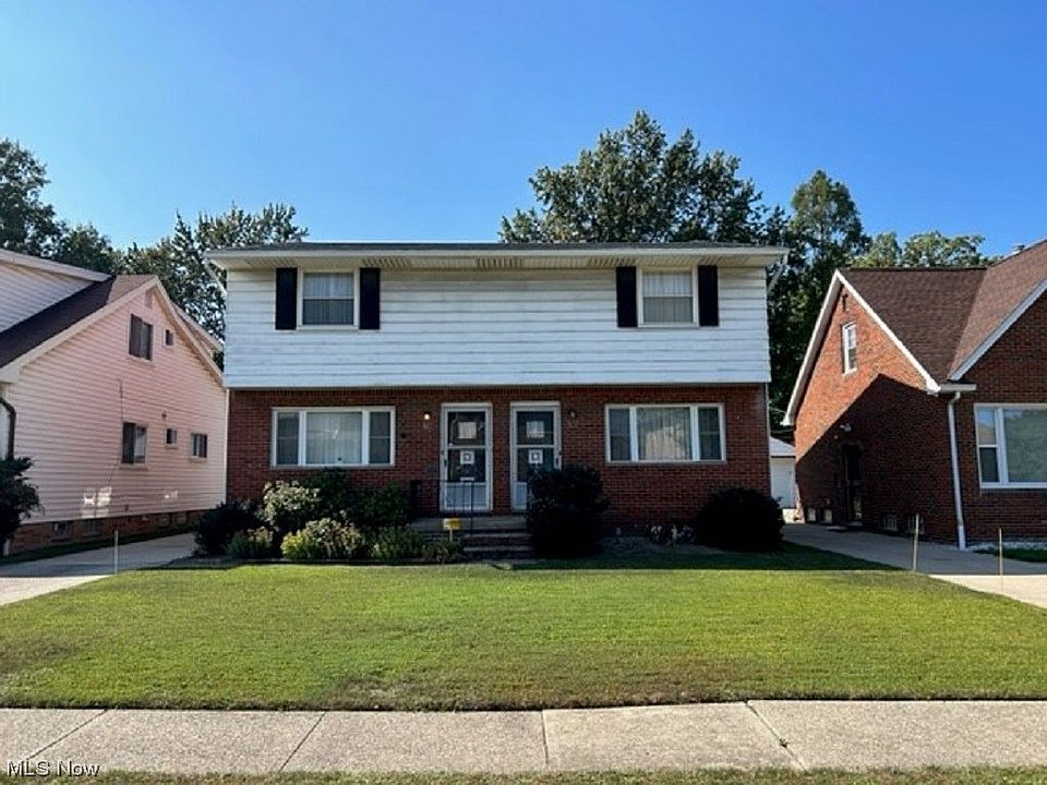 1st image of 920 E 216th St