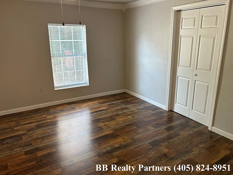 10 S Yorktown Ave — Photo 26