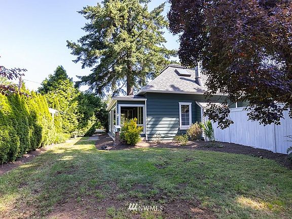 4th image of 831 Baird Ave