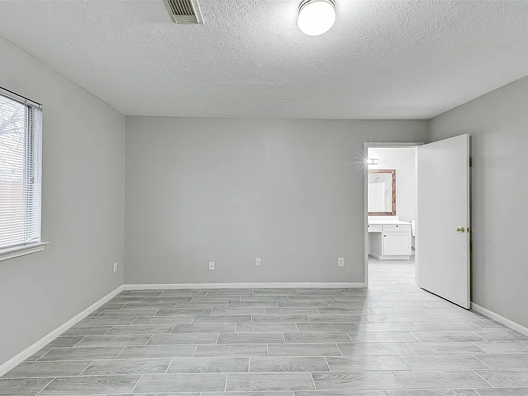7815 Barnhill Dr — Photo 26