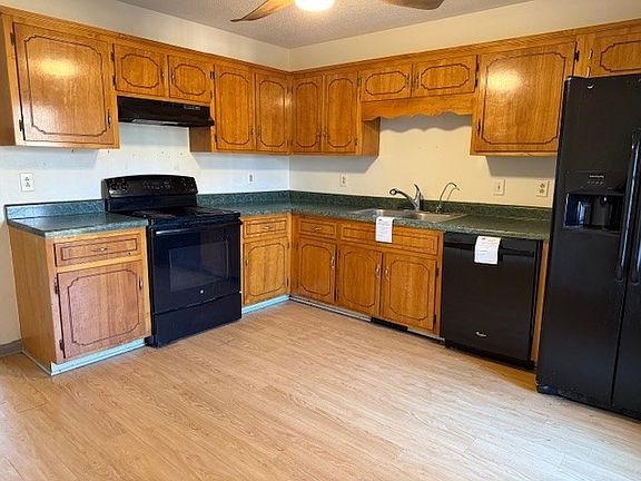 3rd image of 555 Anita Dr