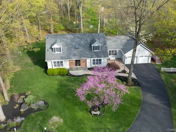 11 E Salem Road, Fishkill, NY 12524