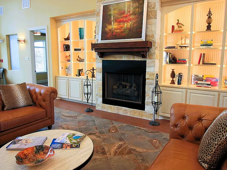Westhill-Amenity-LeasingOfficeInterior