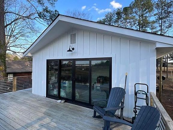 2nd image of 353 Lake Harbor Rd