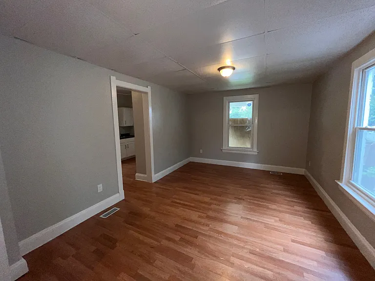 311 Hanover St — Photo 9