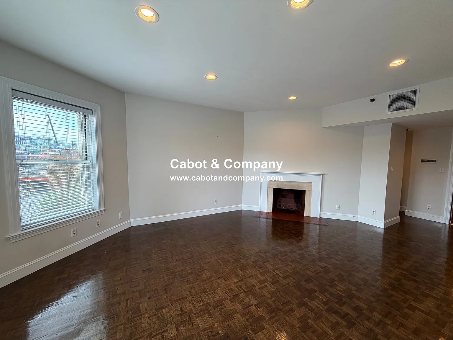 1 bed, 1.0 bath, 718 sqft, $3,650 — Photo 2