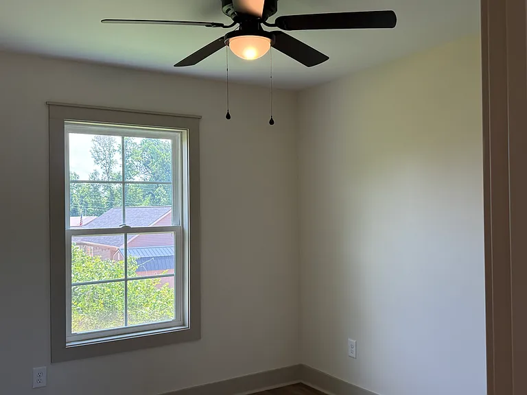 611 S Walnut St — Photo 16