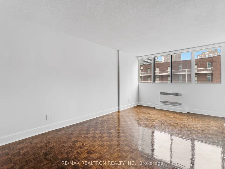 33 Isabella St #205 — Photo 9