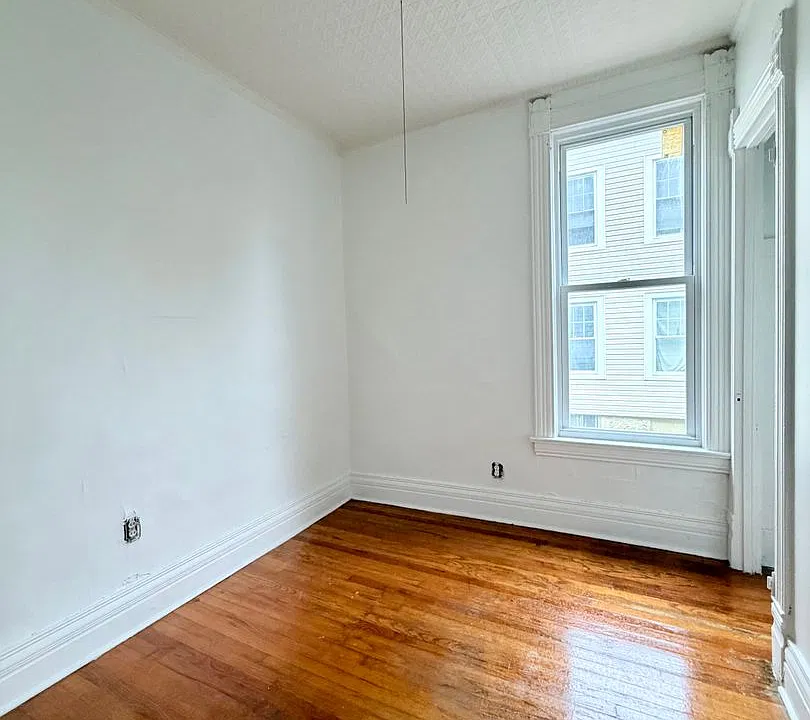 140-42 Grumbach Ave