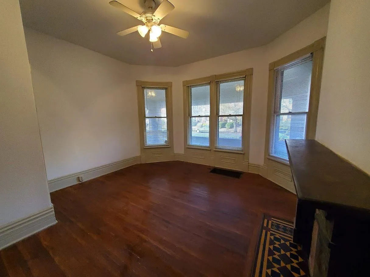 2 bed, 900 sqft, $1,250 — Photo 4