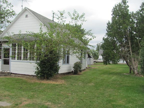 2nd image of 301 S Main St