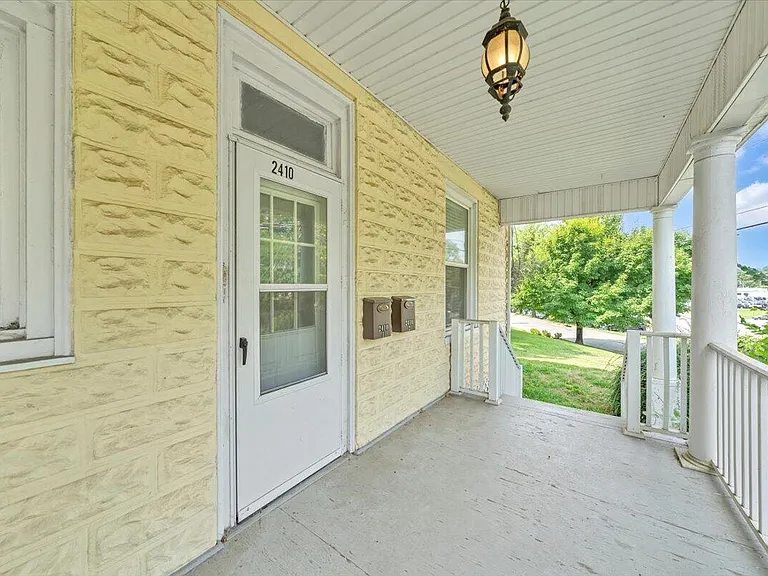 2410 Broadway Ave #B — Photo 32