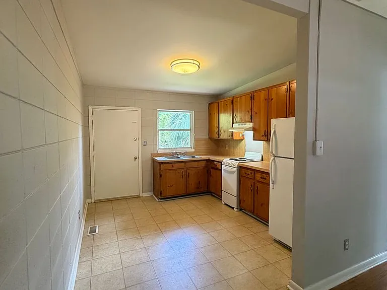 717 Edgewood Street Duplex — Photo 15