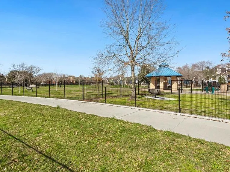 11623 Waldemar Dr — Photo 23
