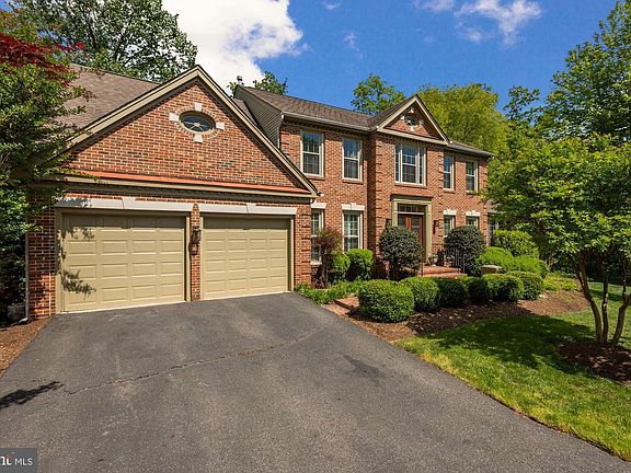 2nd image of 15433 Smithaven Pl