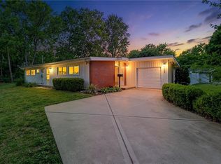 1303 NE 66th St, Gladstone, MO 64118