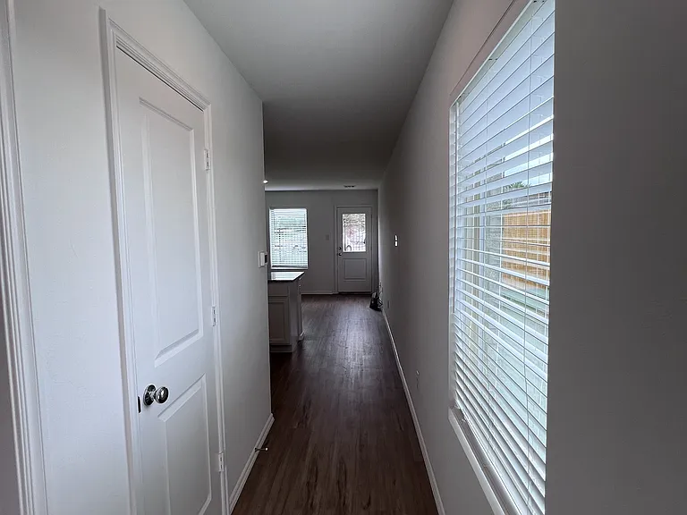 2317 Wolford Ct — Photo 2