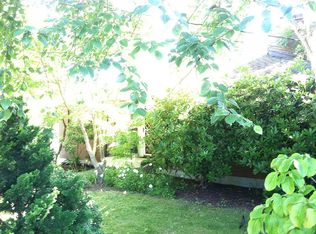 8820 15th Ave NE, Seattle, WA 98115