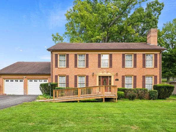 1435 English Forest Rd, Pulaski, VA 24301