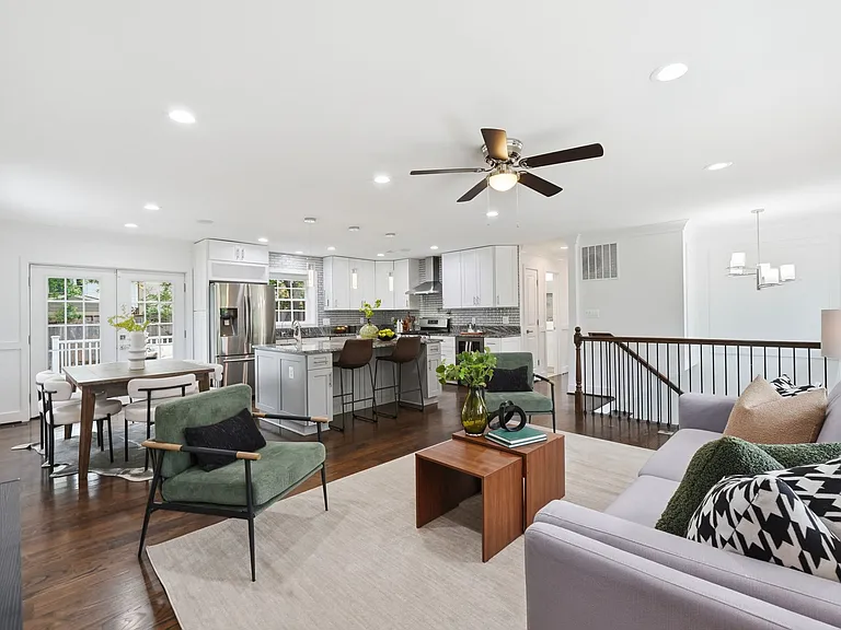 7504 Dolce Dr — Photo 12